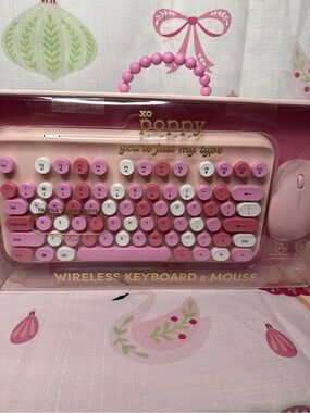 Poppy 'You're Just My Type' Wireless Keyboard & Mouse - Pink